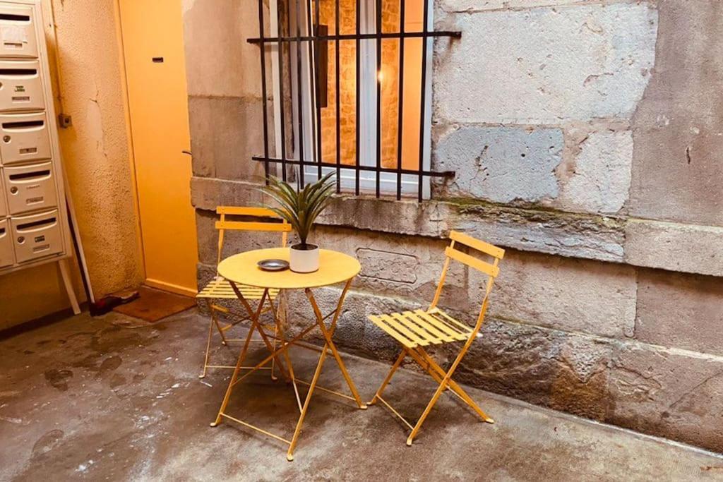 Studio Renove Avec Patio, Coeur Du Centre Ville Besancon Bagian luar foto