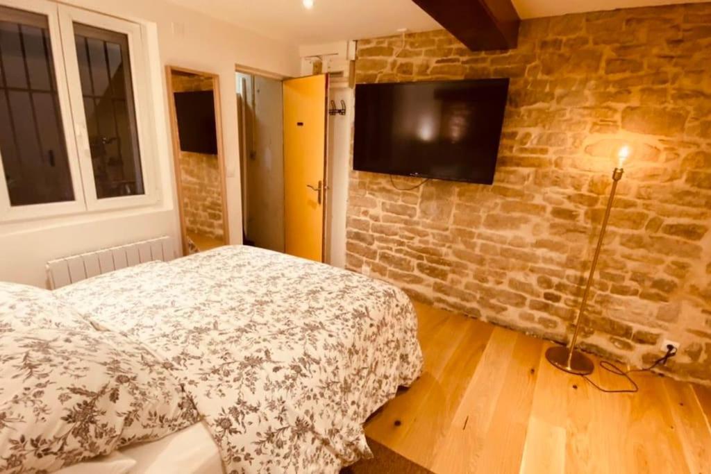 Studio Renove Avec Patio, Coeur Du Centre Ville Besancon Bagian luar foto