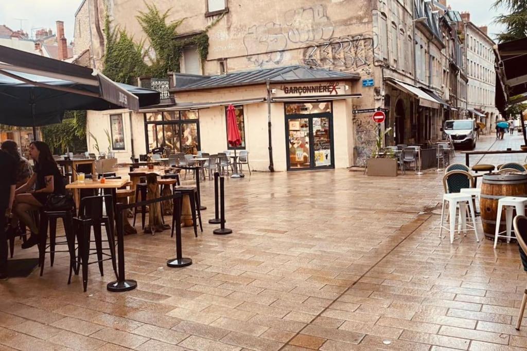 Studio Renove Avec Patio, Coeur Du Centre Ville Besancon Bagian luar foto
